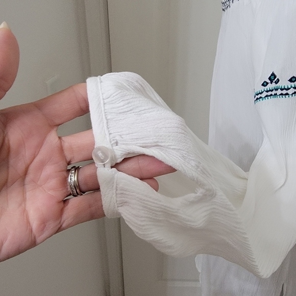 Neiman Marcus Size M White Crepe-y Blouse w/ Navy & Bright Turquoise Embroidery - Picture 6 of 14